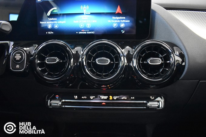 MERCEDES-BENZ GLA 180 Automatic Business Extra